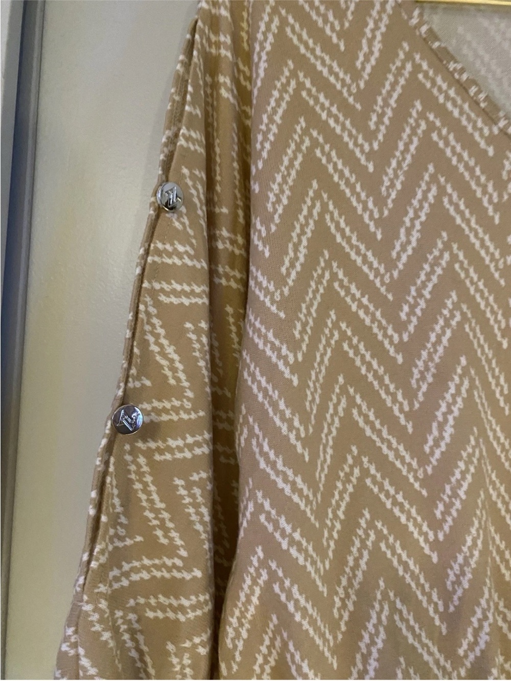 Adrienne Vittadini Beige Chevron V-Neck Blouse - Picture 4 of 4